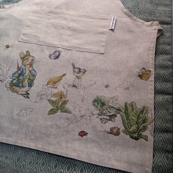 William Sonoma Children's Beatrix Potter Peter Rabbit Apron - Picture 4 of 16